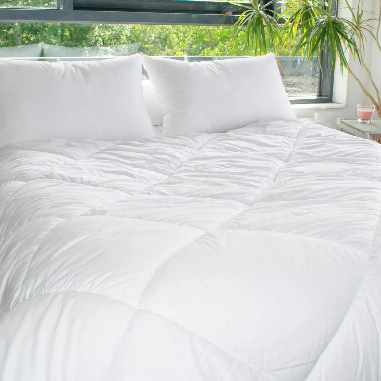 Couette Chaude (200 x 200 cm) Microfibre Lavable à 95°C Blanche