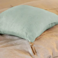Coussin carré lin lavé (45 cm) Louise Vert eucalyptus