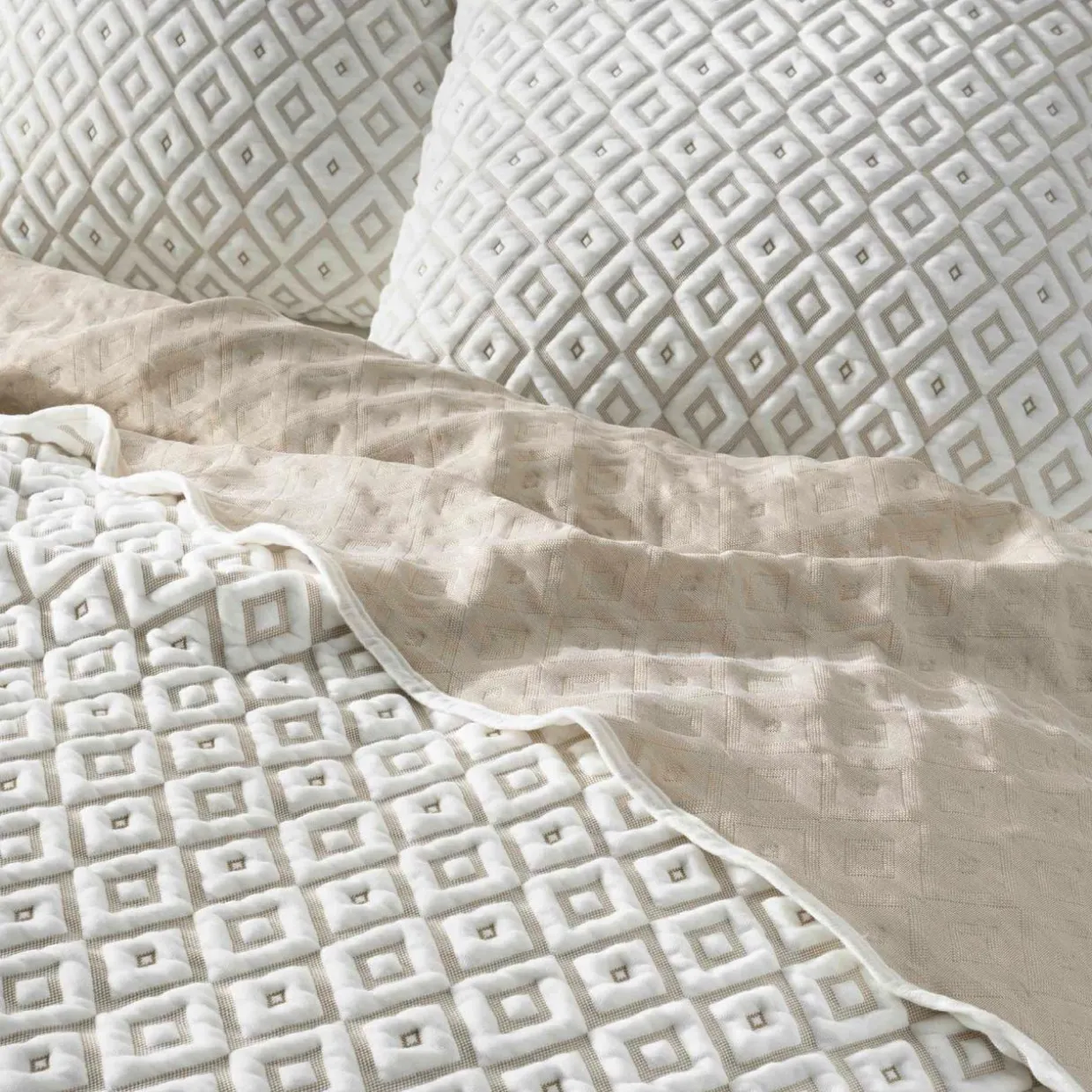 Couvre-lit et 2 taies d'oreiller (220 x 240 cm) Joana Beige