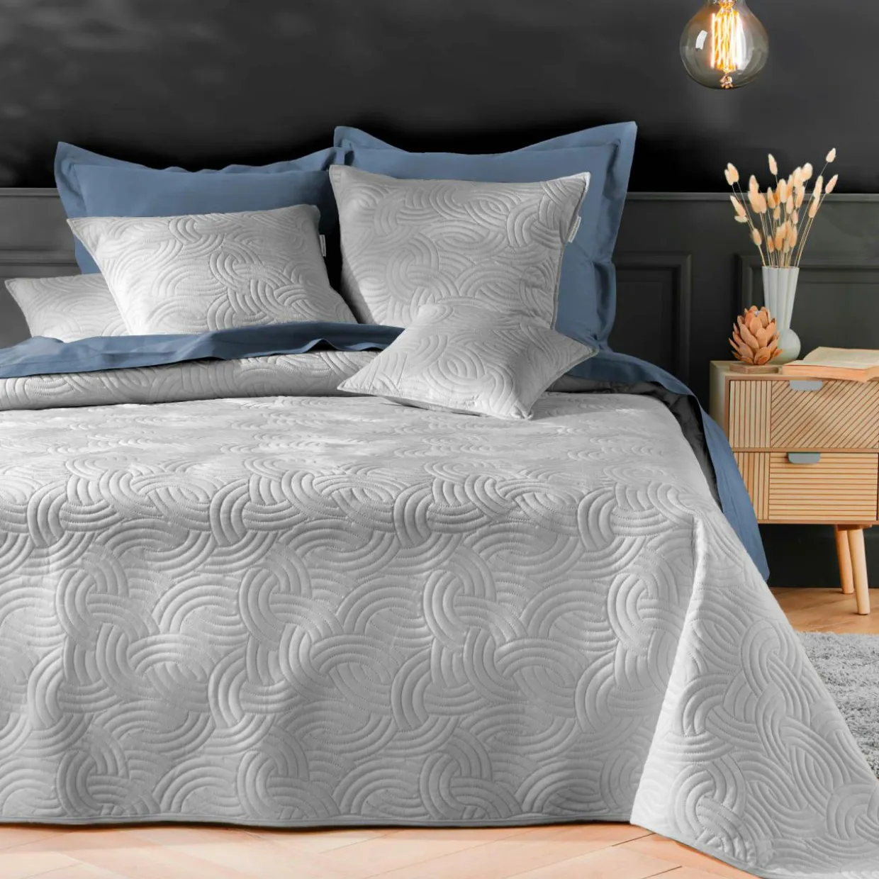 Couvre-lit matelassé et deux taies d'oreiller (240 x 260 cm) Solange Gris