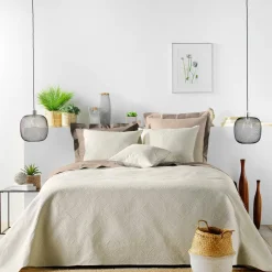 Couvre-lit matelassé et deux taies d'oreiller (240 x 260 cm) Romane Beige