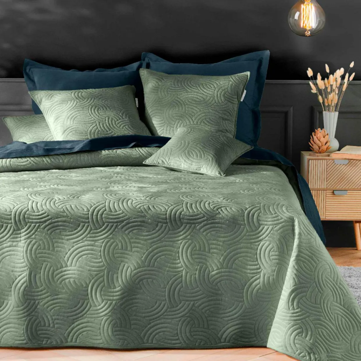 Couvre-lit matelassé et deux taies d'oreiller (220 x 240 cm) Solange Vert cédre