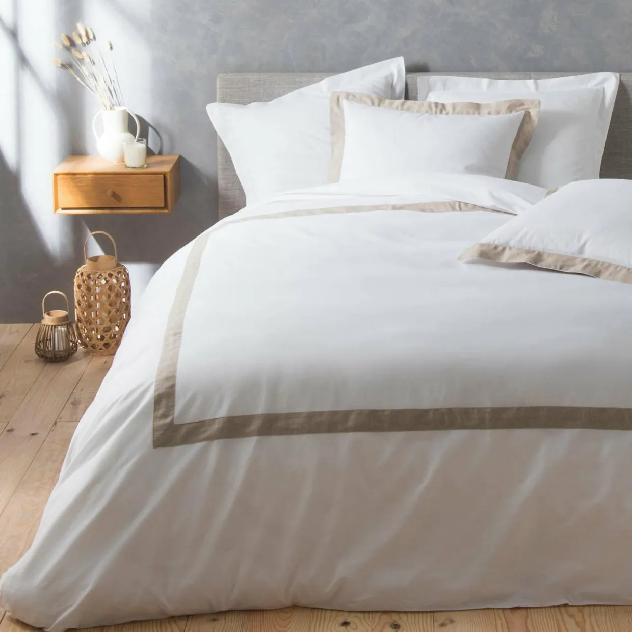 Housse de couette et deux taies coton (260 x 240 cm) Lauraline Blanche
