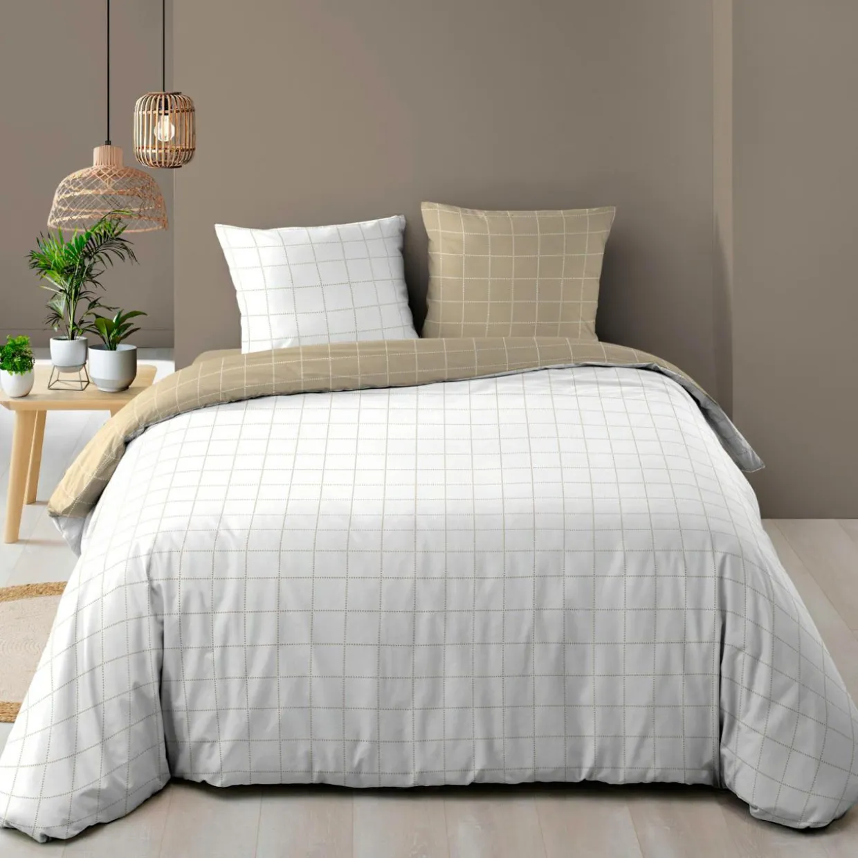 Housse de couette et deux taies d'oreiller en coton (240 x 220 cm) Cadria Blanc