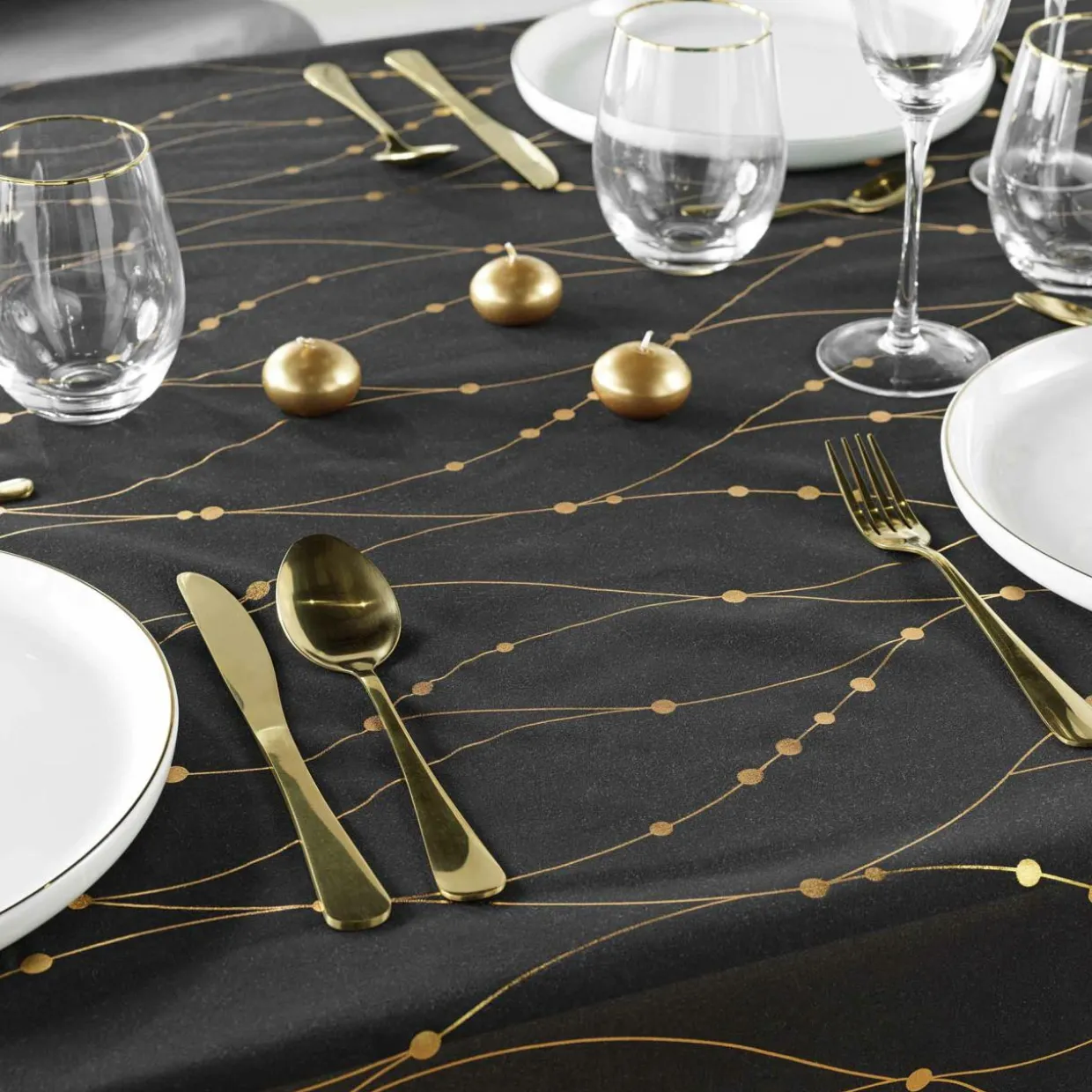 Nappe de Noël rectangulaire anti tache (140 x 240 cm) Firmament Noir et doré