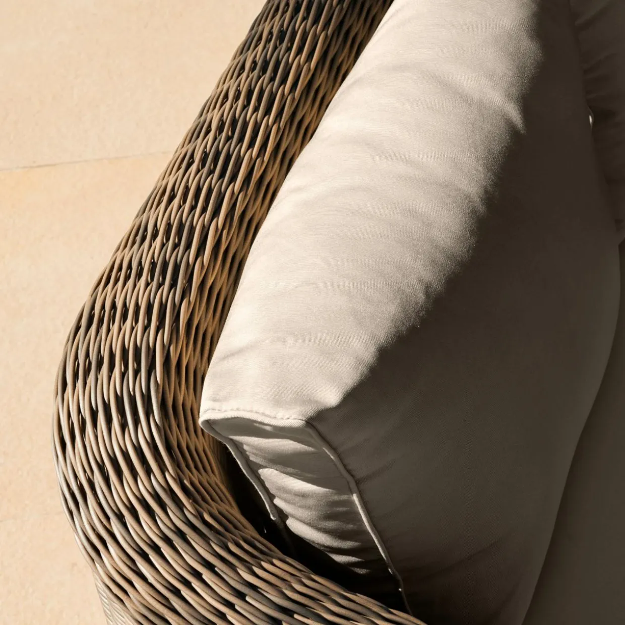 Salon de jardin en résine tressée 5 places 4 pcs Calvi Sepia et taupe