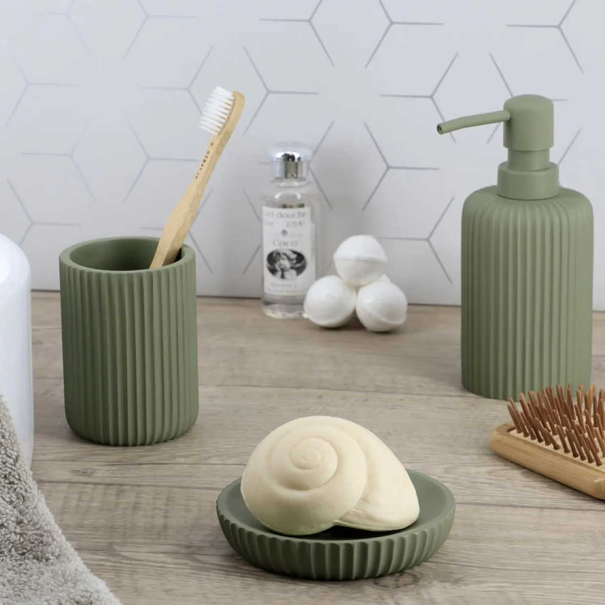 Set d'accessoires salle de bain résine Strié Vert kaki