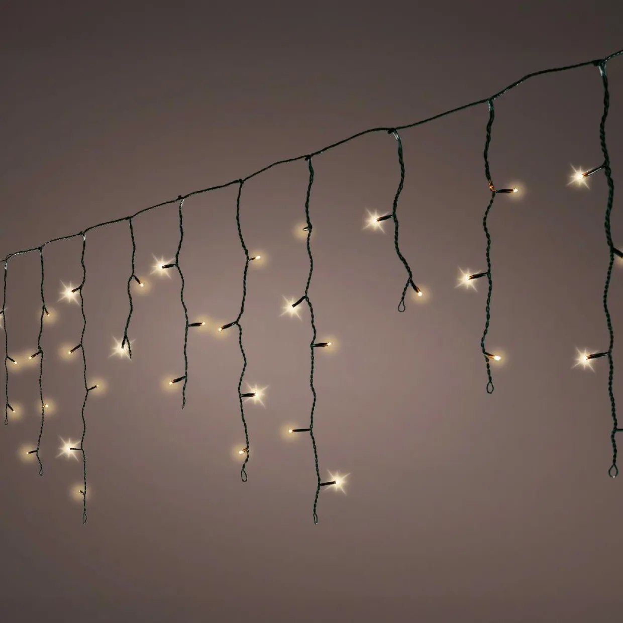 Stalactite lumineuse 20 m 490 LED câble noir Stars Blanc chaud doré