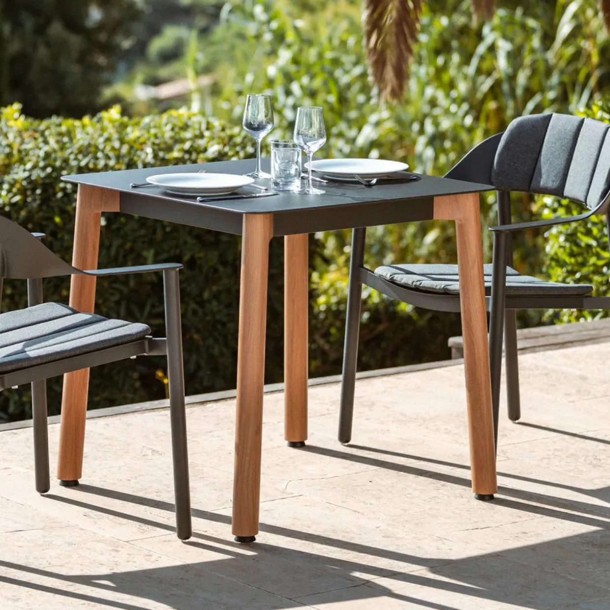 Table de jardin carrée en aluminium 2 places (76 x 76 cm) Monte Carlo Gris anthracite