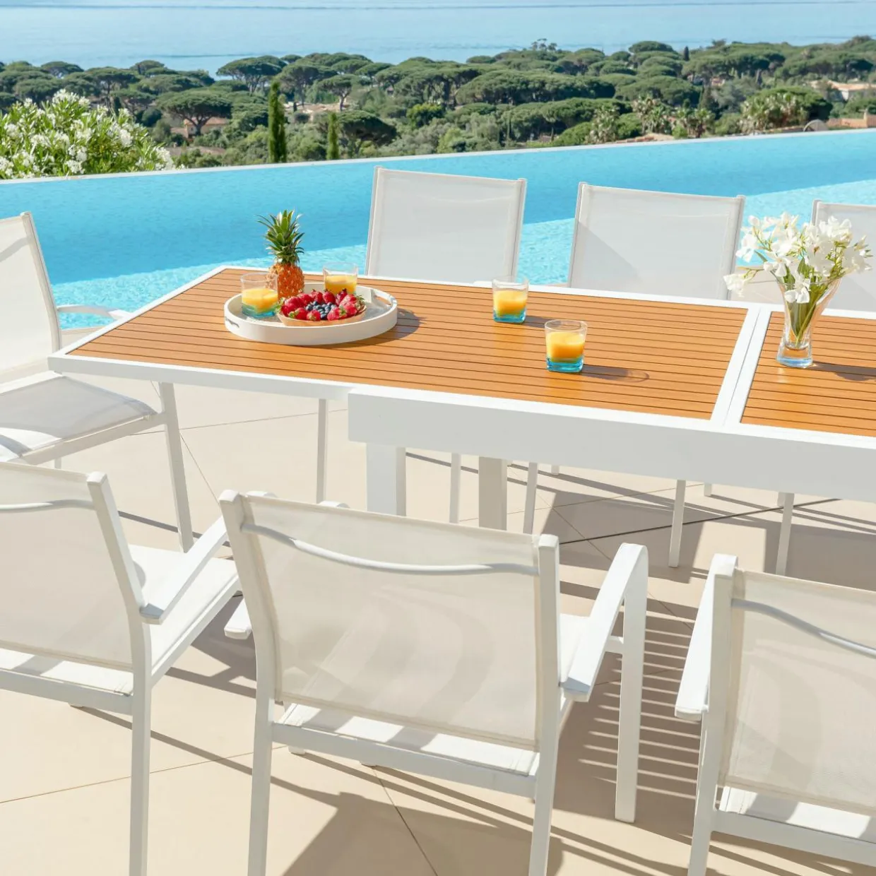 Table de jardin extensible en aluminium 10 places effet bois (135/270 x 90 cm) Murano Blanc