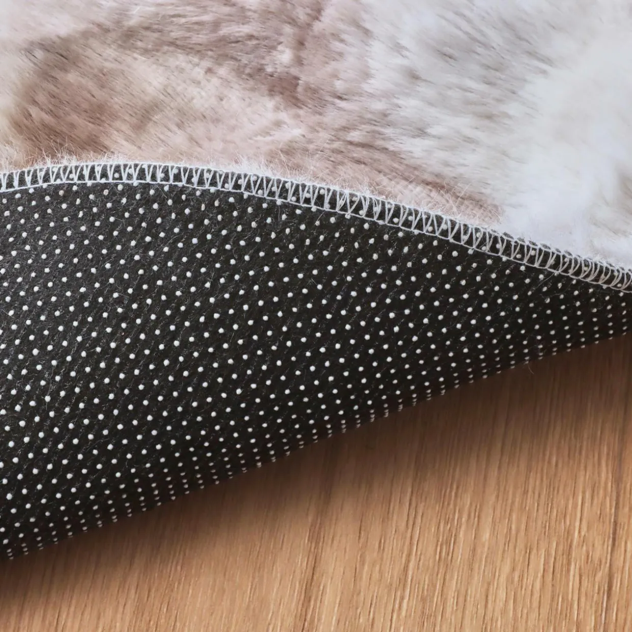 Tapis fausse fourrure (120 cm) Toronto Taupe
