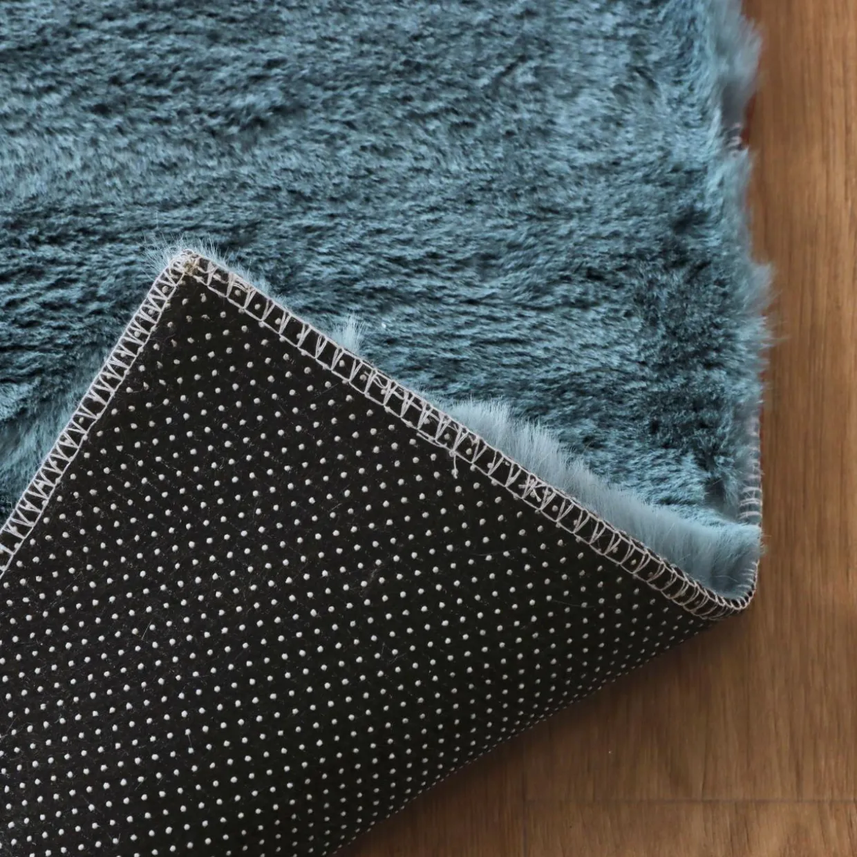 Tapis rectangulaire fausse fourrure (140 x 200 cm) Finn Bleu