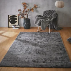 Tapis rectangulaire fausse fourrure (140 x 200 cm) Finn Gris anthracite