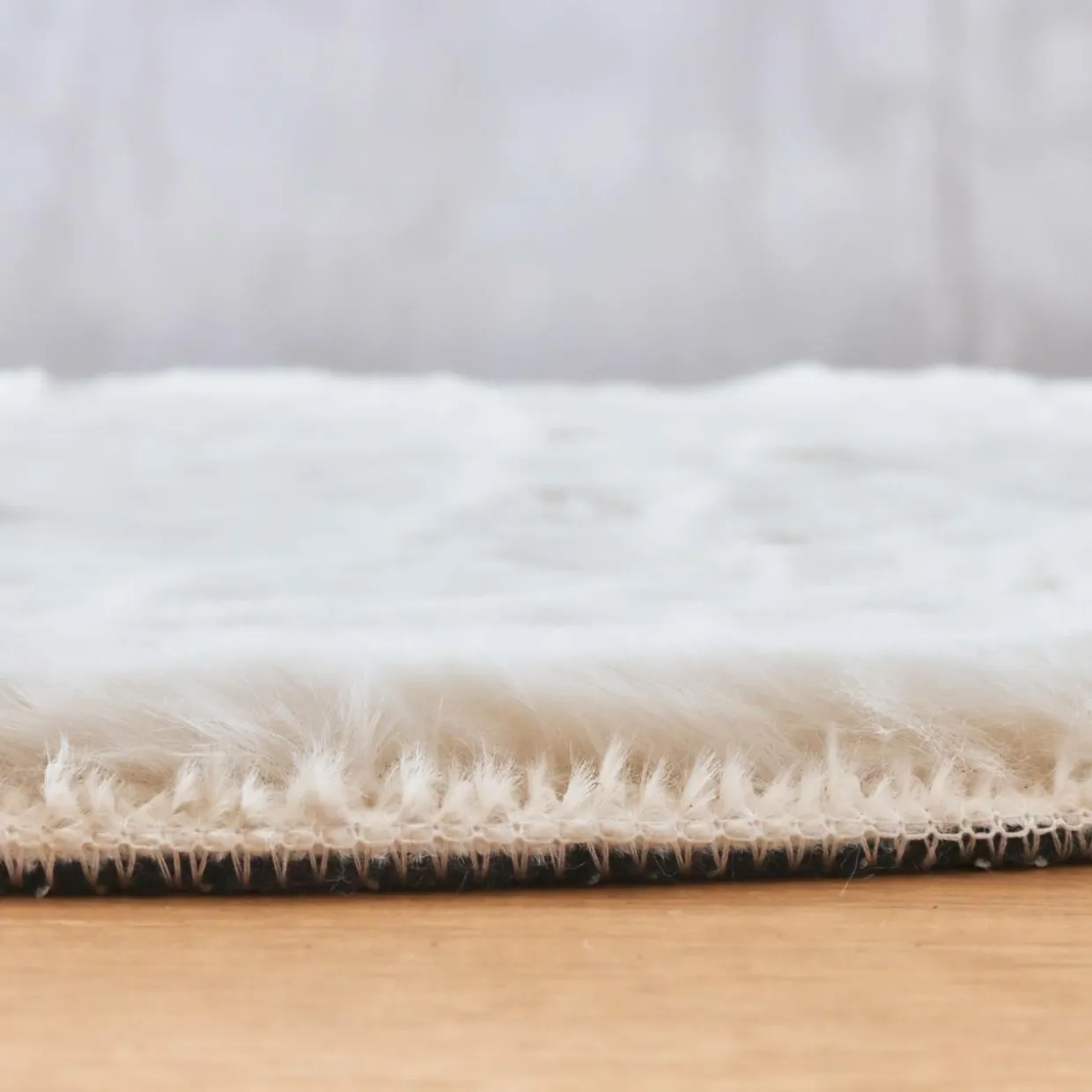 Tapis rectangulaire fausse fourrure (140 x 200 cm) Finn Blanc