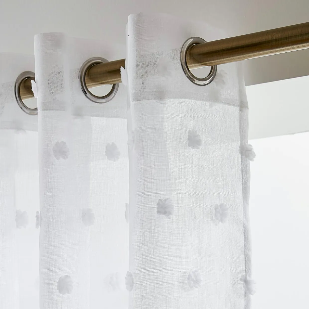 Voilage oeillets pompons (140 x 240 cm) Emie Blanc